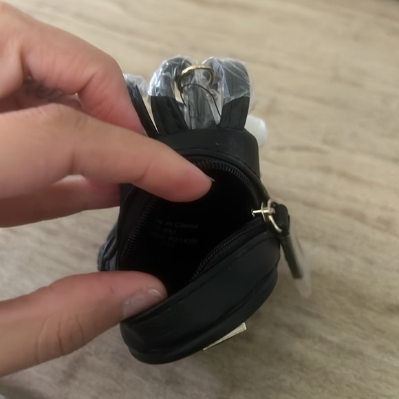 GUESS Bag Keychain NEW - Picture 3 of 4